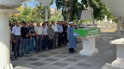 Kayseri’de Üvey Oğlu Tarafından Öldürülen Mehmet Türkmen Son Yolculuğuna Uğurlandı — haber görseli