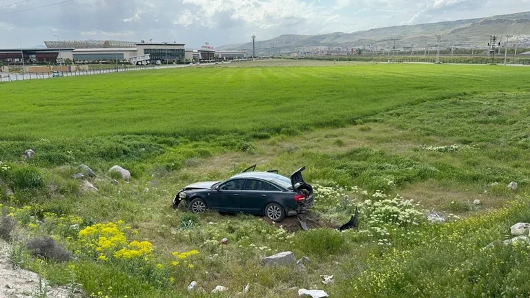 Kayseri'de Polisten Kaçan Ehliyetsiz Sürücünün Macerası Şarampolde Bitti — haber görseli