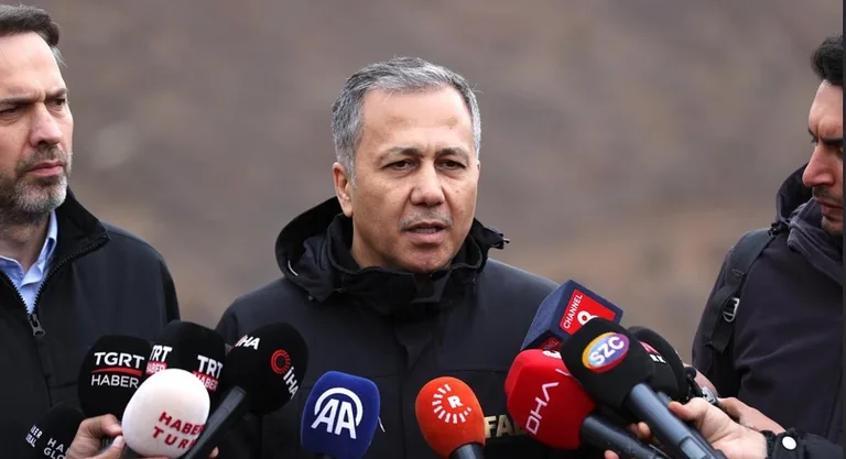 İçişleri Bakanı Yerlikaya Canlı Yayında Anlattı: Yeni Toprak Kayması Riski Var — haber görseli