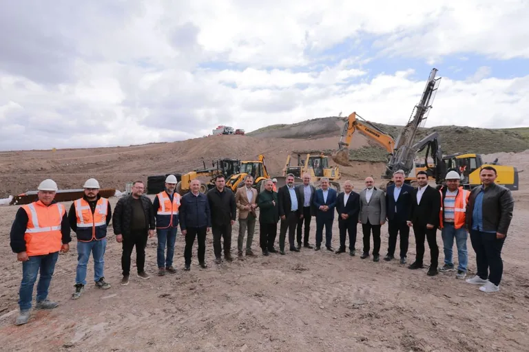 Başkan Büyükkılıç'tan Yüksek Hızlı Tren İncelemesi: 2027-2028 Gibi Kayseri Hızlı Trenle Buluşacak — haber görseli