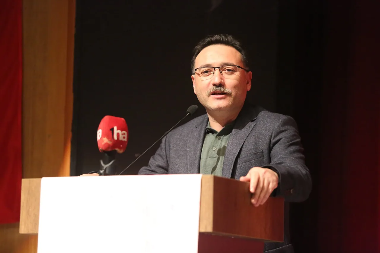 Vali Çiçek, “İlimizde de hissedilen deprem nedeniyle saha taraması başladı, olumsuzluk yok” — haber görseli