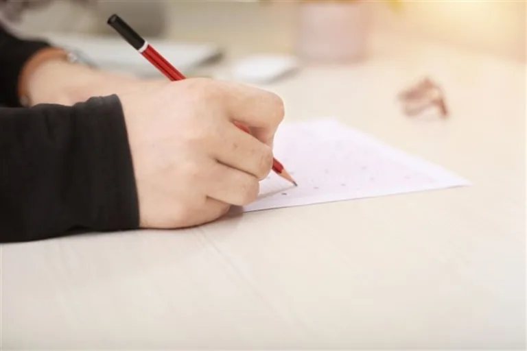 ÖSYM Duyurdu; e-YDS 2025/10 İngilizce Sınavı Değerlendirmesi tamamlandı — haber görseli