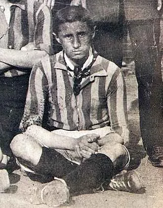 Aydan Yıldırım'ın Kaleminden ... Bir Forma, Bir Sandalye, Bir Vatan… Şehit Arif Emirzade’nin Ruhuyla Fenerbahçe — haber görseli