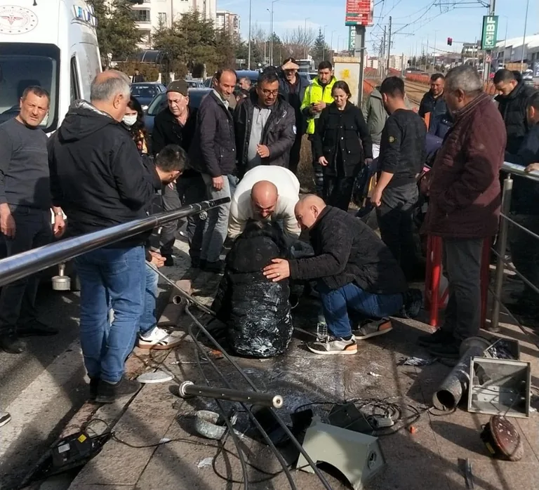 BeyazŞehir Mahallesi'nde Otomobil Yayalara Çarptı: 3 Yaralı — haber görseli
