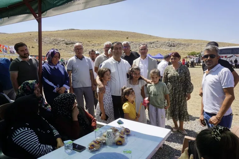 Kölete’de geleneksel pilav şenliği coşkusu! Gurbet ve sıla aynı sofrada buluştu — haber görseli