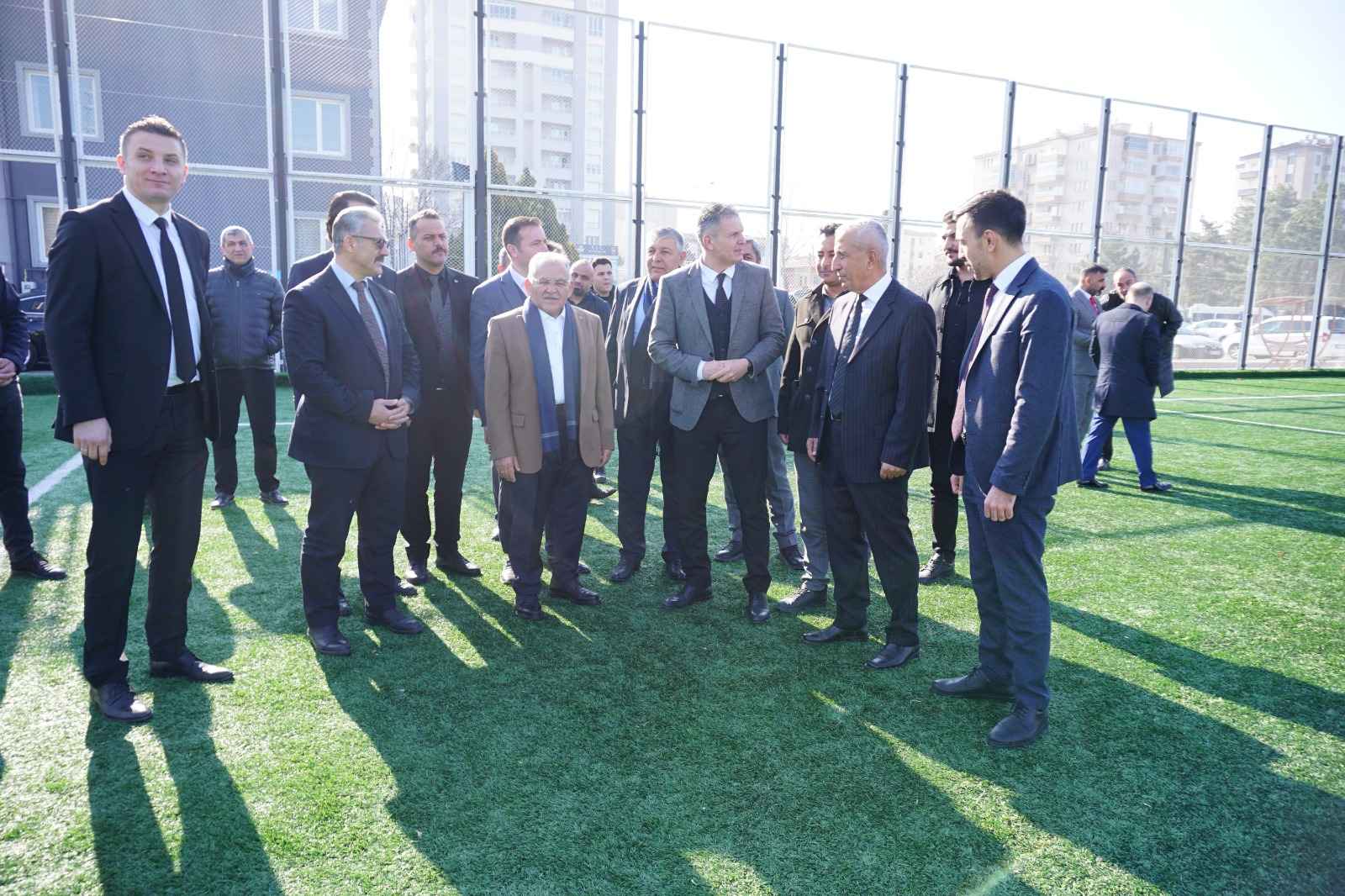 baskan-buyukkilic-amator-spor-kulupleri-federasyonu-temsilcileriyle-bir-araya-geldi