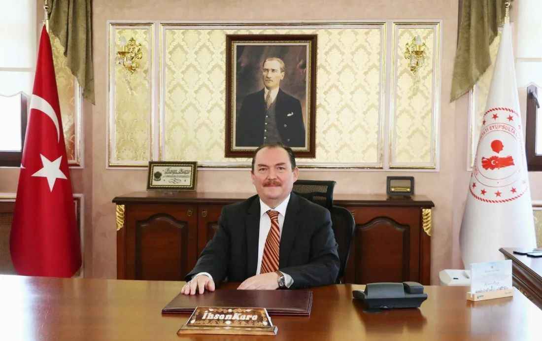 antalya-sondakika-antalyada-muratpasa-kaymakami-ihsan-kara-makam-araciyla-gecirdigi-trafik-kazasinda-yaralandi