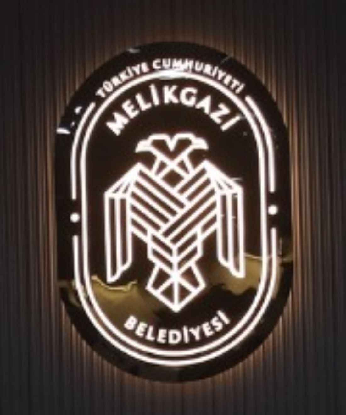 kayseri-melikgazi-belediyesinde-uzun-yillardir-kullanilan-logo-tasariminin-tamamen-degistigi-goruldu