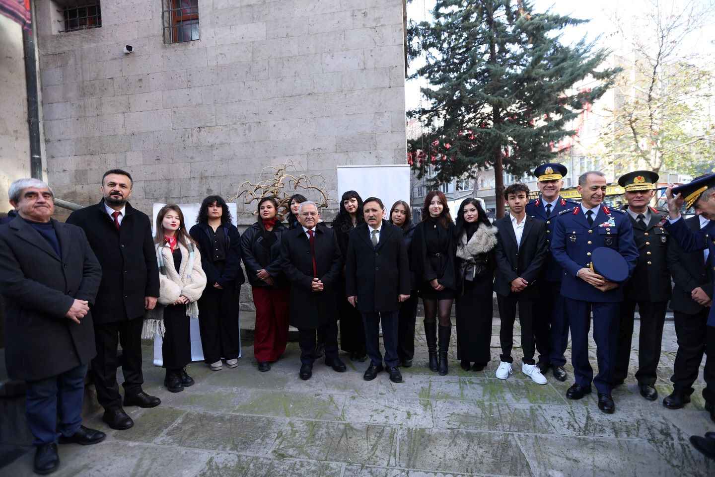 cumhuriyetimizin-kurucusu-gazi-mustafa-kemal-ataturkun-heyet-i-temsiliye-reisi-olarak-kayseriye-gelisinin-106nci-yil-donumu-cumhuriyet-meydaninda-duzenlenen-torenle-gurur-ve-cosku-icerisinde-kutlandi