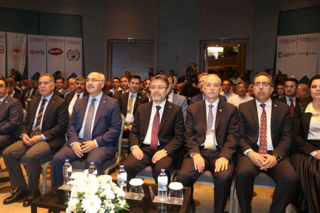 adanada-ulusal-hububat-konseyi-2024-misir-ve-bugday-kongresi-bakan-yumaklinin-katilimiyla-gerceklestirildi