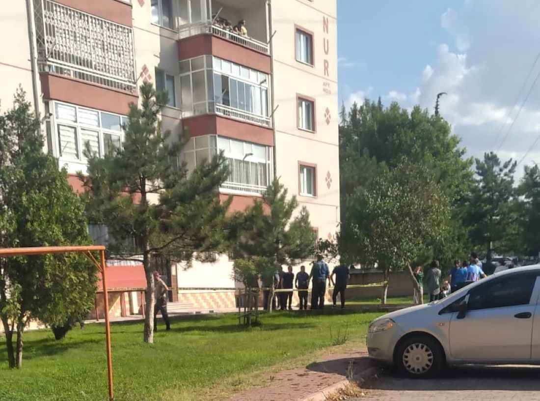selimiye-mahallesinde-komsular-arasinda-cikan-silahli-kavgada-2-kisi-yaraladi