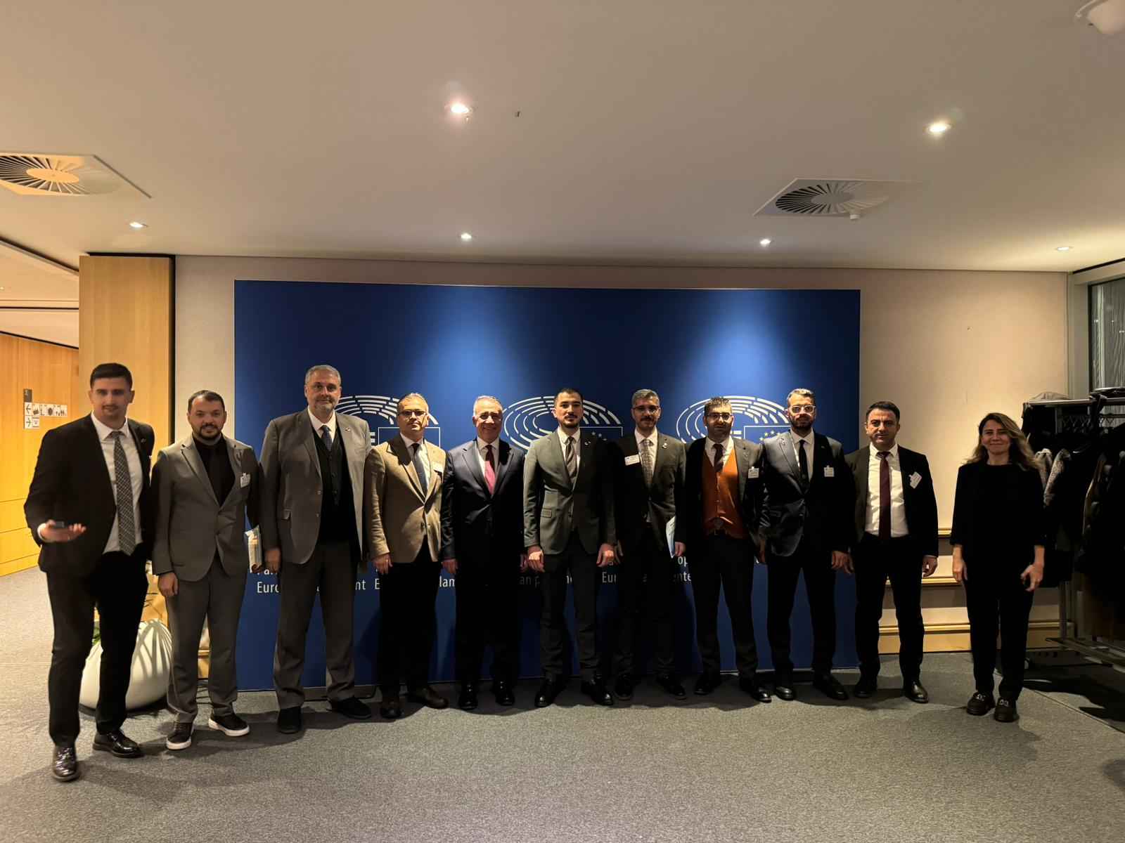 brukselde-duzenlenen-aces-europe-2025-odul-gecesinde-kayseri-buyuksehir-belediyesi-avrupa-capinda-700u-askin-belediye-arasindan-en-aktif-belediye-odulune-layik-goruldu