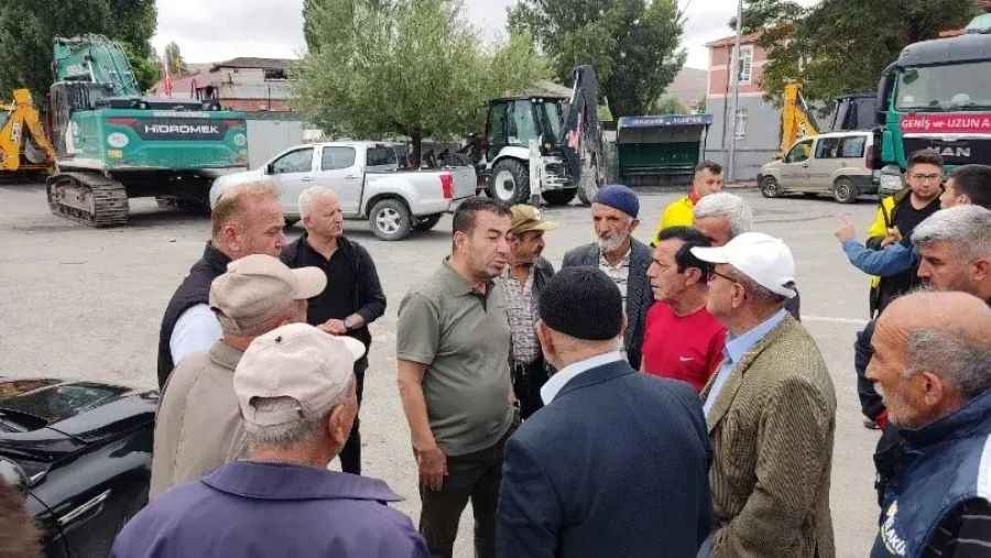 kayserinin-bunyan-ilcesi-gulluce-mahallesinde-dun-aksam-saatlerinde-yogun-yagis-nedeniyle-sel-meydana-geldi