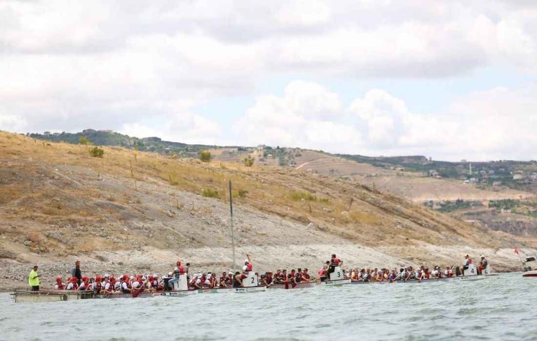 kocasinanda-deniz-olmasa-da-eglence-var-kuscu-marina-dragon-festivaline-ev-sahipligi-yapiyor