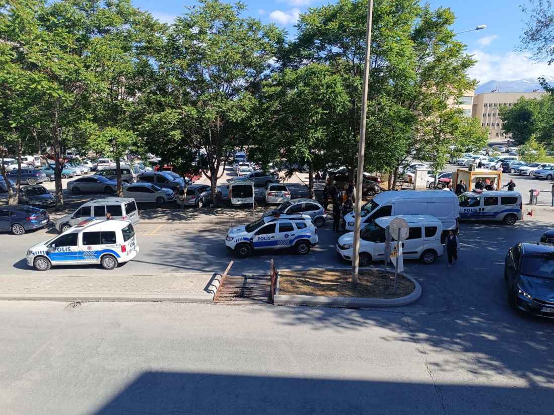 ahmet-pasa-caddesi-uzerinde-bulunan-supheli-paket-uzerine-ekipler-alarma-gecti