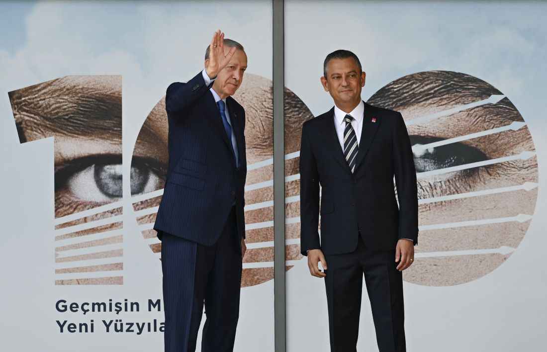 cumhurbaskani-erdogan-18-yil-sonra-chp-genel-merkezini-ziyaret-etti