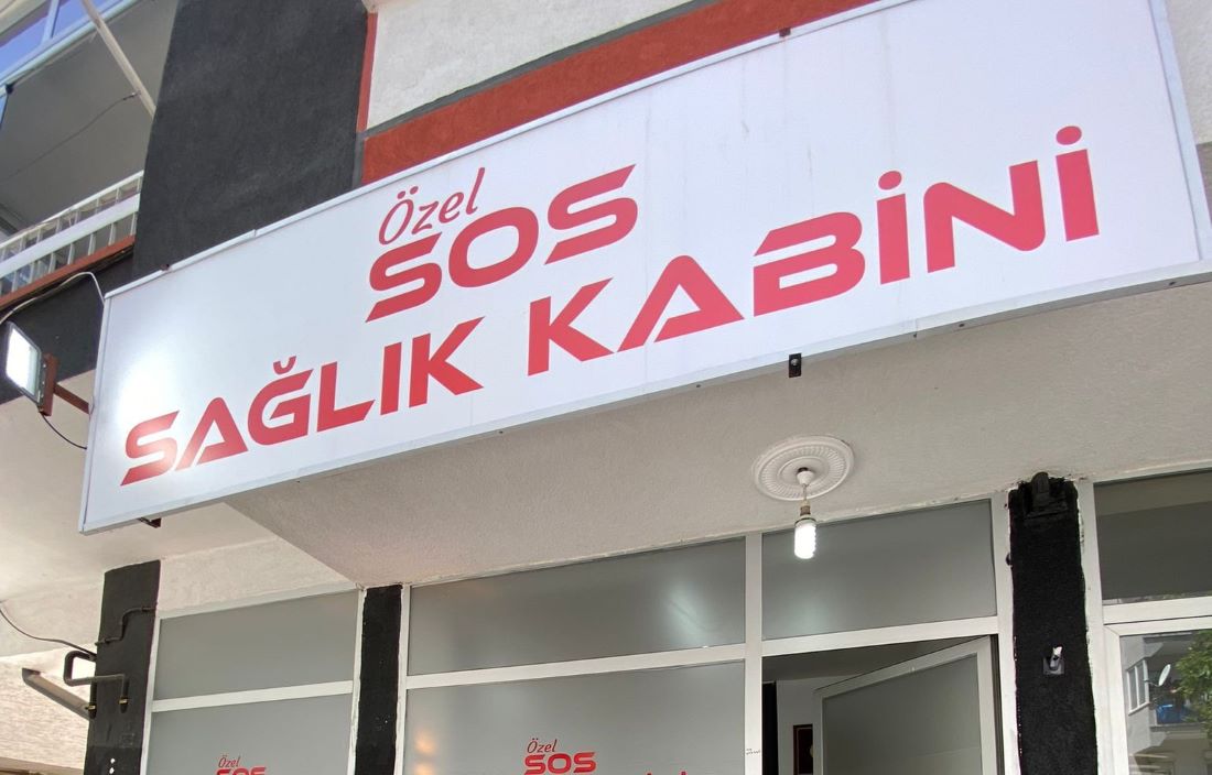 Kayseri’de faaliyet gösteren S.O.S Sağlık Kabini, 7 gün 24 saat boyunca vatandaşlara hem sağlık kabininde hem de ev ve iş yerlerinde profesyonel sağlık hizmeti sunuyor. 