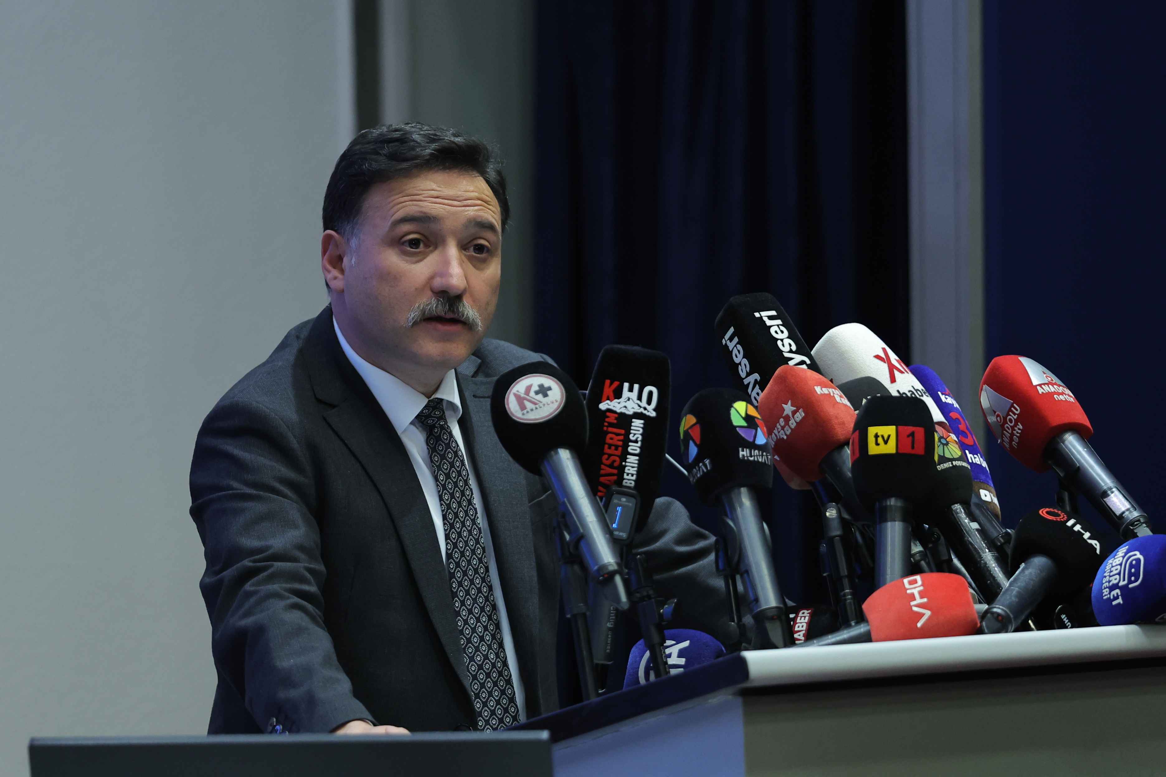 baskan-memduh-buyukkilic-kayserinin-6-bin-yillik-tarihi-kulturel-mirasi-turizm-potansiyeli-ve-guclu-vizyonuyla-turksoy-2027-turk-dunyasi-kultur-baskenti-unvanini-hak-ettigini-vurguladi-tarihe-sahip-cikiyor-zenginligimizi-gelecege-tasiyoruz-diyen-buyukkilic-tum-kayserilileri-surece-destek-olmaya-cagirdi