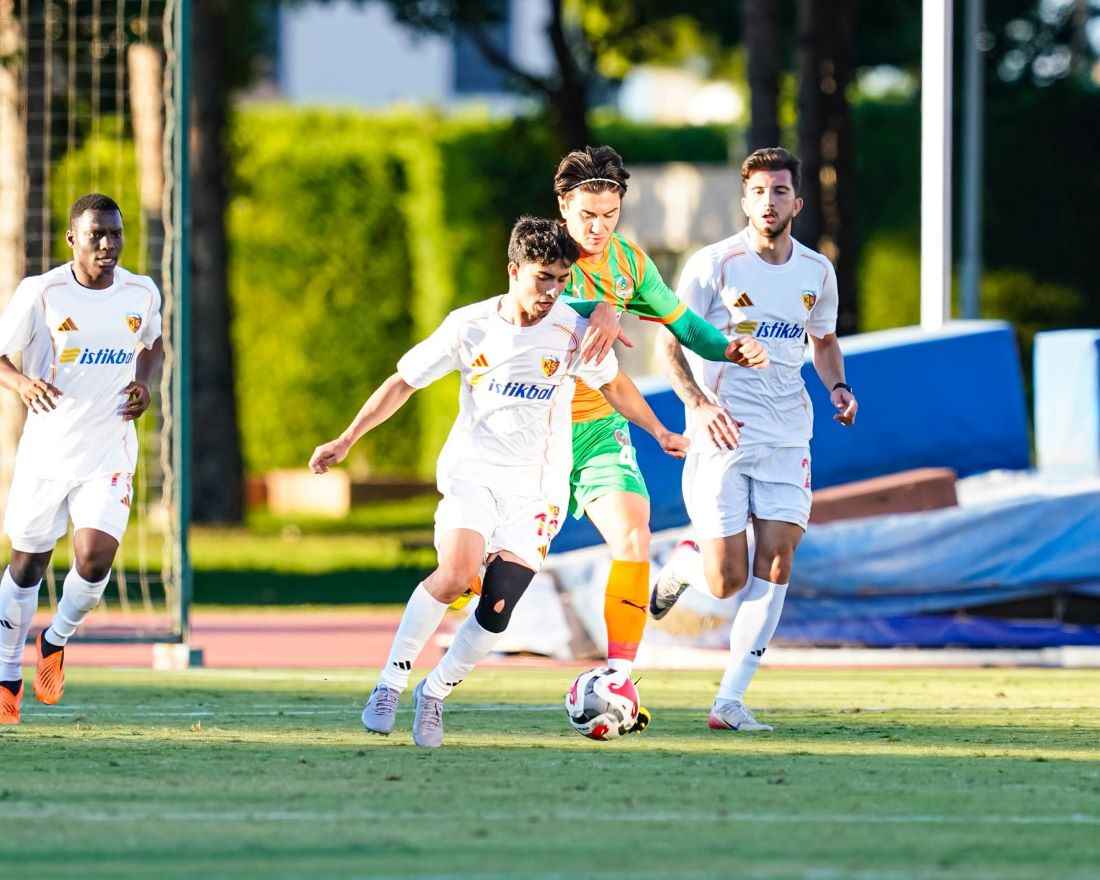 kayserispor-milli-arada-gloria-sports-arenada-alanyaspor-ile-hazirlik-macinda-karsilasti-karsilasma-karsilikli-gollerle-2-2-berabere-sonuclandi