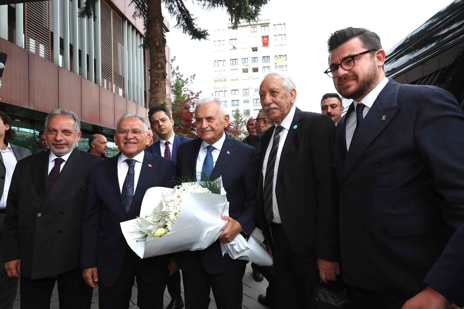 eski-basbakan-ve-turk-devletleri-teskilati-aksakallar-konseyi-baskani-binali-yildirim-cesitli-programlara-katilmak-uzere-kayseriye-geldi