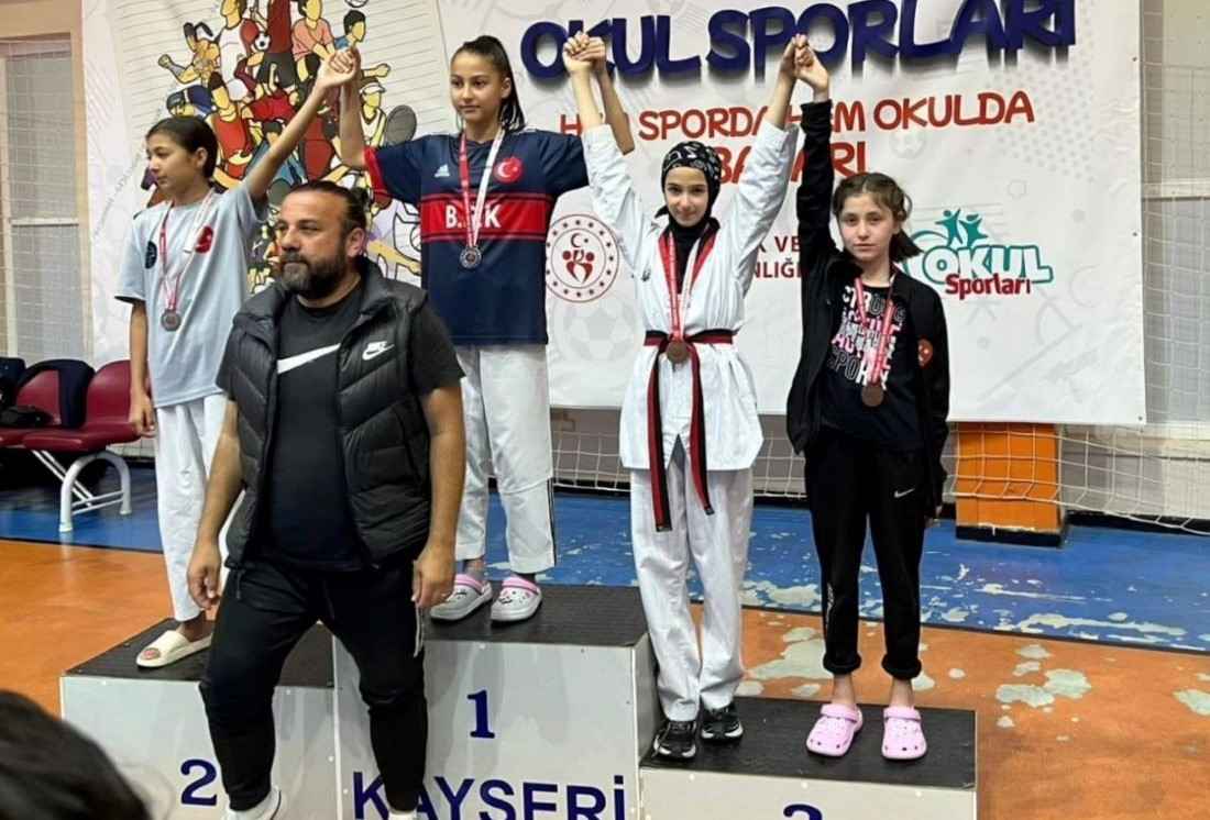 kayseride-16-17-mayis-tarihlerinde-gerceklestirilen-okullar-arasi-taekwondo-il-sampiyonasinda-erva-emniyet-spor-kulubunden-6-ogrenci-madalya-kazandi