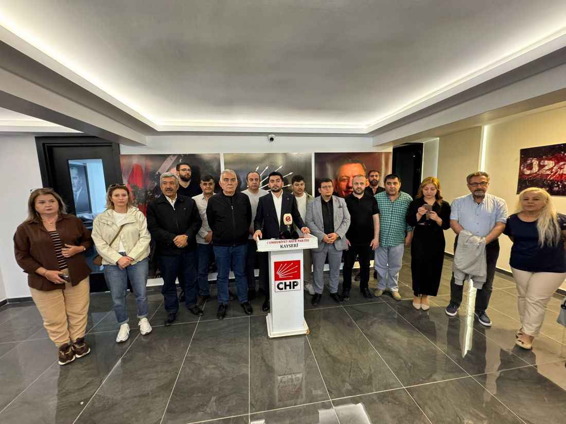 chp-kayseri-il-baskani-ufuk-ozan-gozbasi-genel-merkez-tarafindan-melikgazi-kocasinan-ve-talas-ilce-baskanliklarina-yapilan-atamalarin-hukuken-gecersiz-oldugunu-savunarak-atamalara-destek-veren-bazi-uyeler-hakkinda-gorevden-uzaklastirma-ve-disiplin-sureci-baslatildigini-acikladi