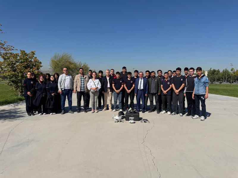 mimar-sinan-mesleki-ve-teknik-anadolu-lisesi-harita-tapu-kadastro-alani-ogrencileri-drone-teknolojileri-ve-cografi-bilgi-sistemleri-cbs-uygulamalariyla-tanisti