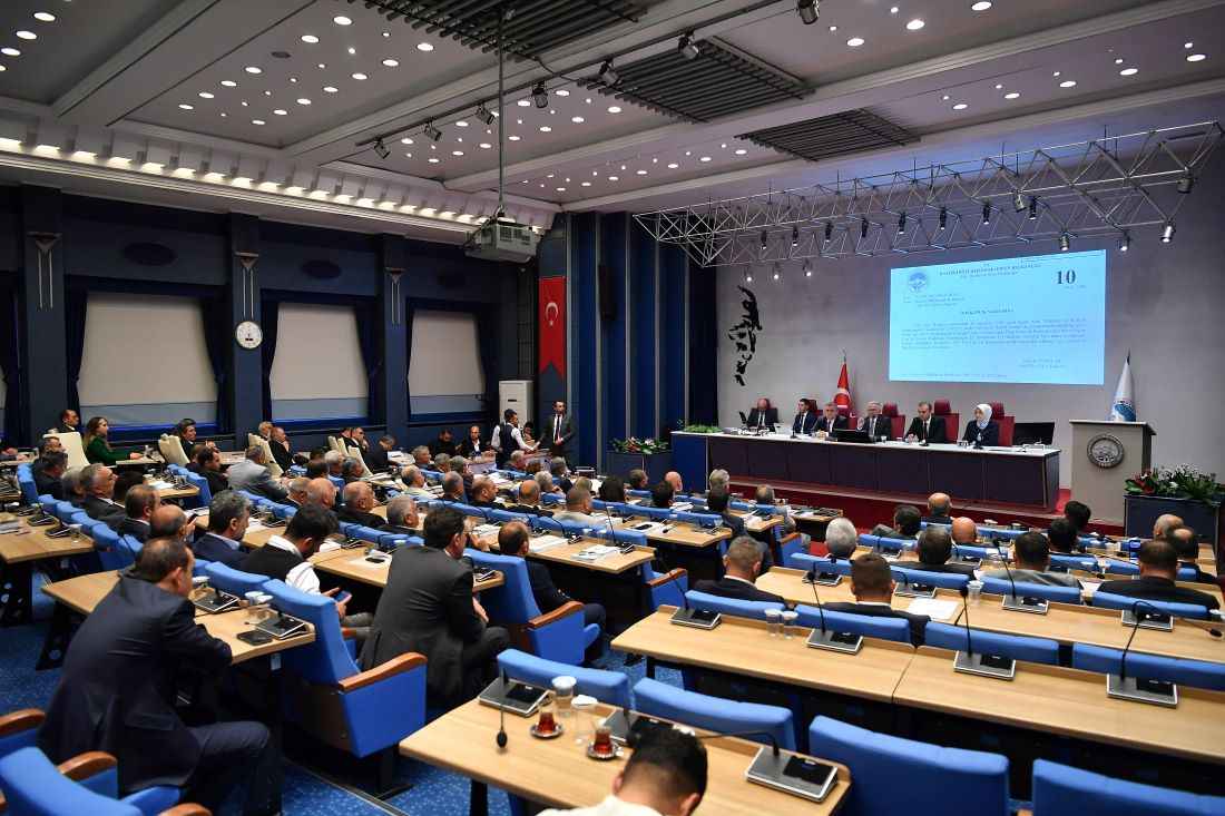 kayseri-buyuksehir-belediyesi-31-mart-yerel-secimleri-sonrasi-ilk-toplantisi-olan-nisan-ayi-meclis-toplantisi-dr-memduh-buyukkilic-baskanliginda-gerceklestirildi