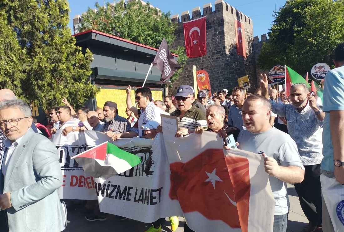 memur-sen-kayseri-il-temsilciligi-ve-kgkkkd-tarafindan-israilin-filistinde-yapmis-oldugu-zulme-iliskin-yuruyus-duzenlendi