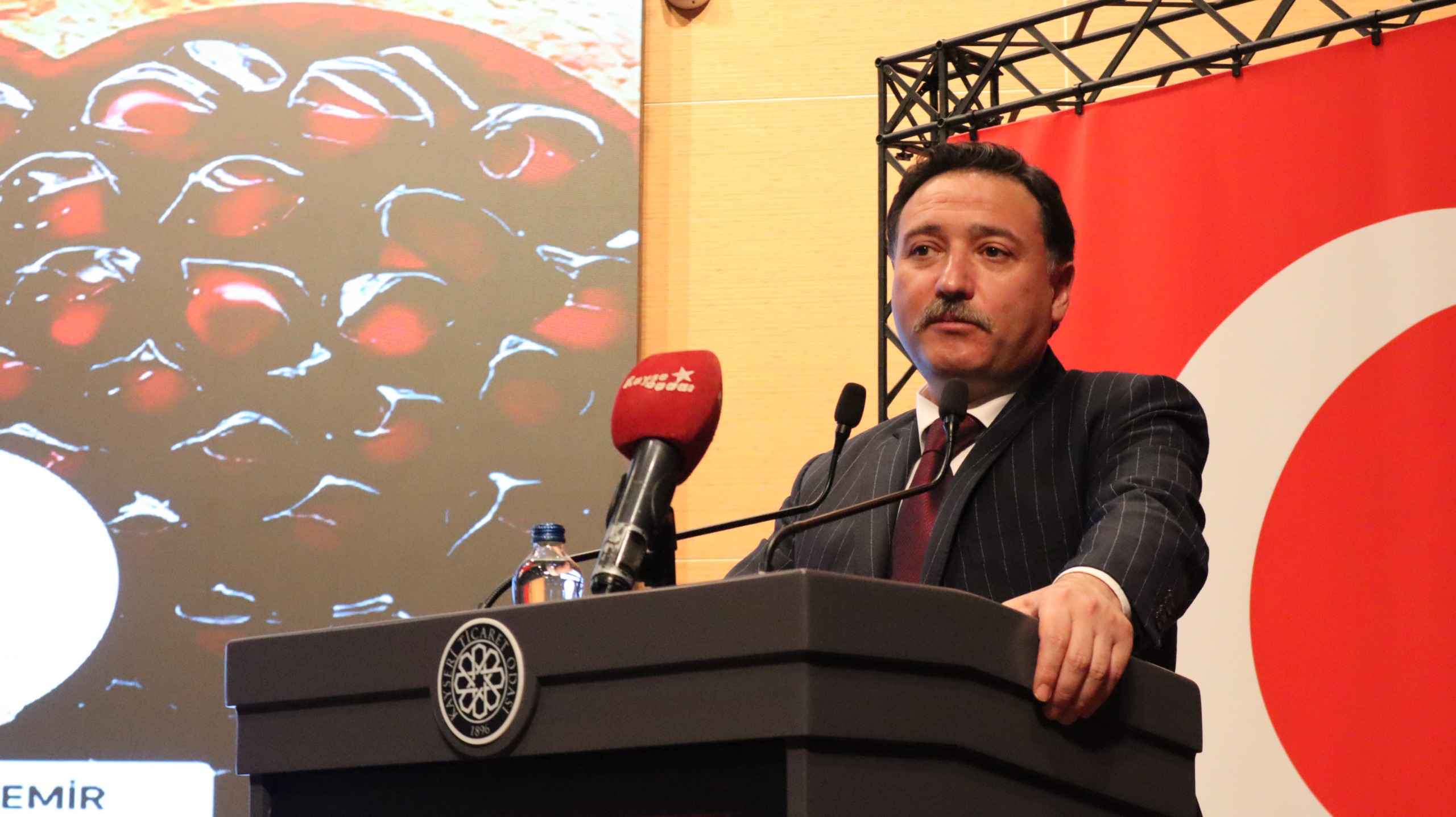 kayseri-ticaret-odasinda-duzenlenen-kulturel-miras-projesi-e-ticaret-egitimleri-programinda-konusan-gokmen-cicek-e-ticaretin-onemine-dikkat-cekti