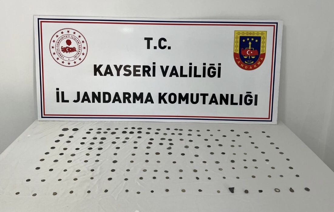 Jandarma, tarihi miras kaçakçılarına geçit vermedi! Roma ve Bizans dönemine ait 181 parça eser ele geçirildi.