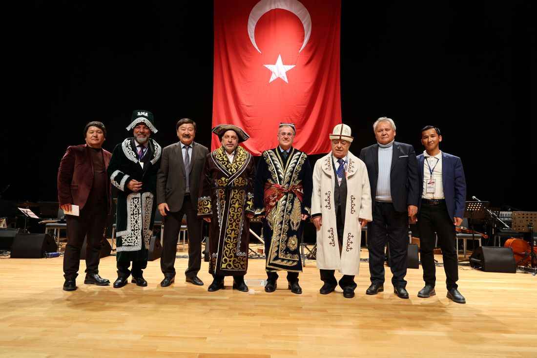 kayseride-anlamli-gece-baskan-yalcina-turk-dunyasi-ustun-hizmet-odulu-verildi-kazak-hani-ilan-edildi