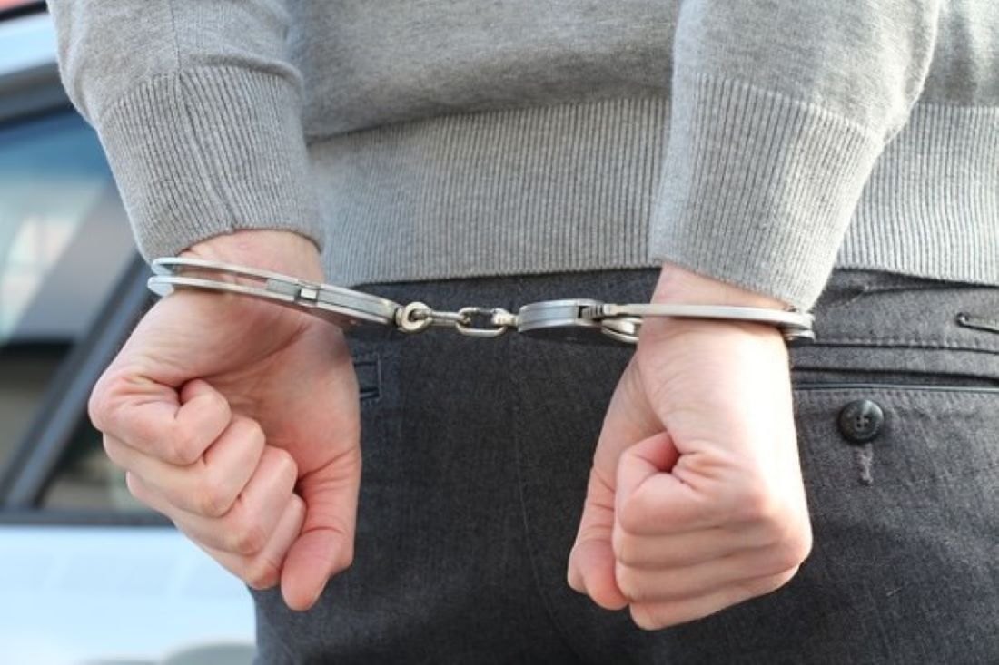 10 ilde düzenlenen jandarma operasyonlarında, yasa dışı bahis ve dolandırıcılık suçlarına karışan 93 şüpheli yakalandı. 24’ü tutuklandı, dijital suç aletlerine el konuldu.