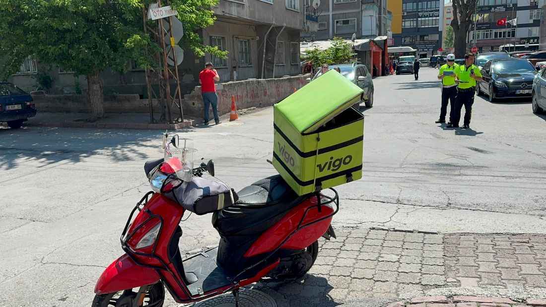 sondakika-kayseri-trafik-kazasi-kaza-saat-1330-siralarinda-sahabiye-mahallesi-ufuk-sokakta-meydana-geldi