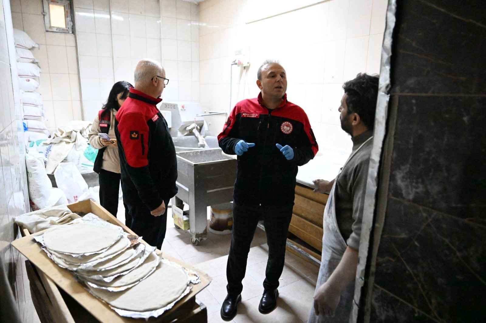 kayseri-il-tarim-ve-orman-mudurlugu-ekipleri-ramazan-ayi-dolayisiyla-ekmek-firinlari-ve-pastanelerde-denetim-gerceklestirdi-denetimlere-il-muduru-bulent-saklav-de-katildi