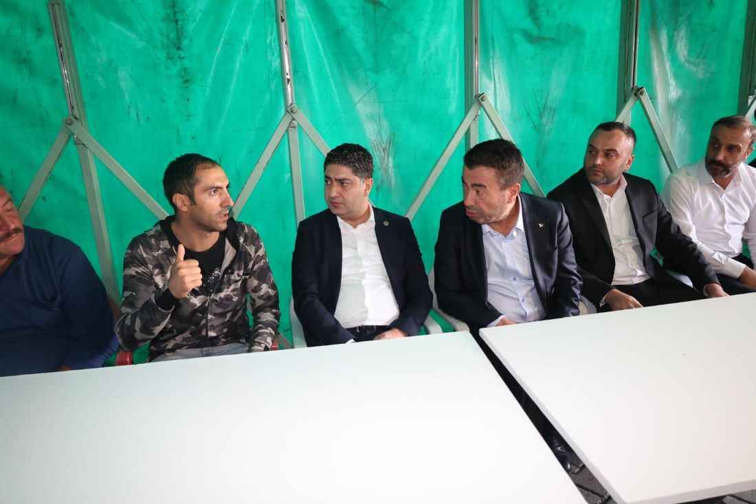 bunyanda-yasanan-sel-felaketi-sonrasi-mhp-kayseri-milletvekili-ismail-ozdemir-hayatini-kaybeden-muhittin-saracin-ailesi-ve-vatandaslarla-bir-araya-geldi