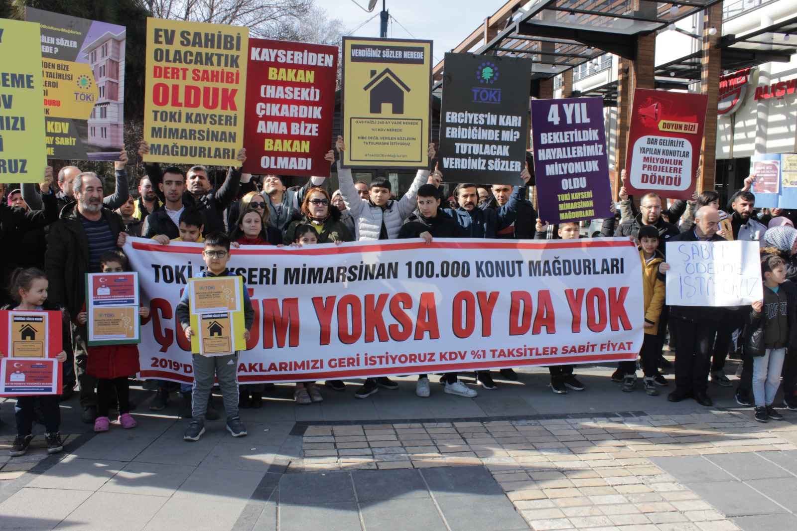 toki-magdurlari-konutlarin-verilmesi-ve-odeme-sartlarinin-iade-edilmesi-adina-toplandi
