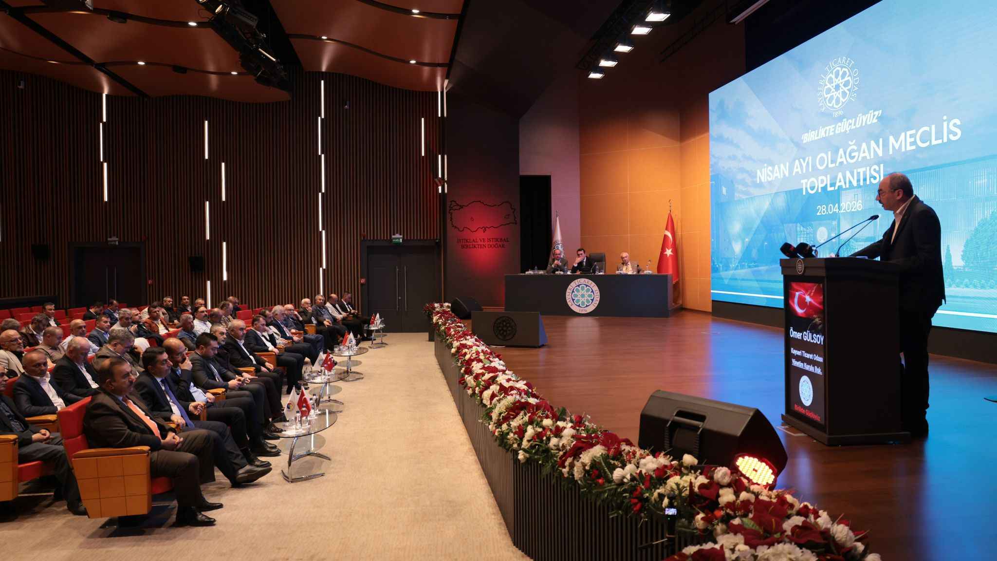 kto-baskani-omer-gulsoy-kuresel-ekonomide-artan-belirsizliklerin-piyasalarda-dalgalanmayi-derinlestirdigini-belirterek-enerji-fiyatlari-ve-jeopolitik-gelismelerin-uretim-maliyetlerinden-enflasyona-kadar-tum-dengeleri-etkiledigini-soyledi