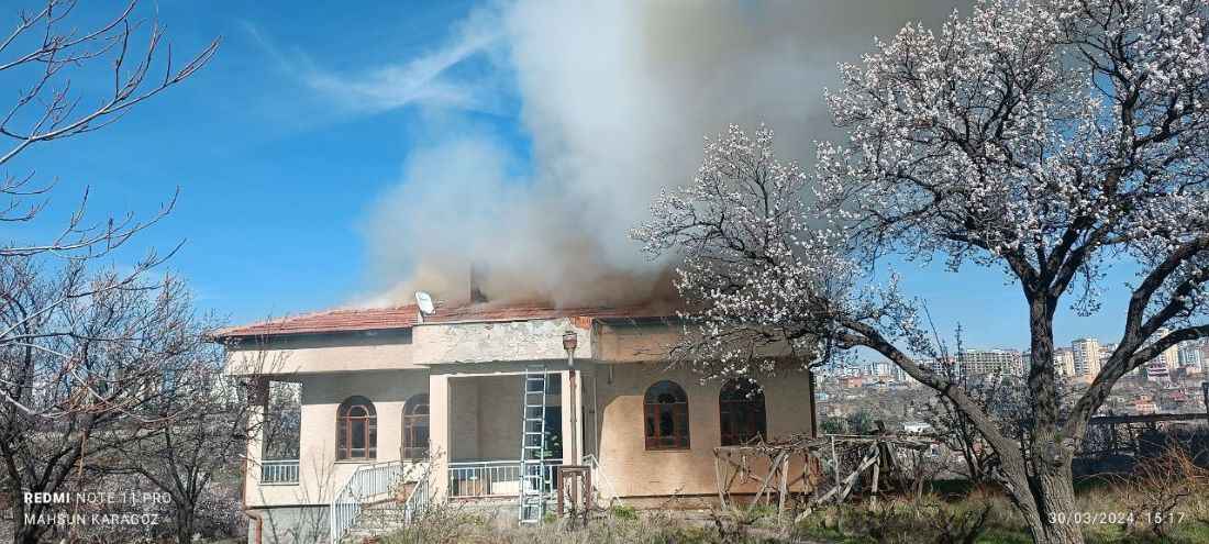 kayserinin-germir-mahallesi-konaklar-mevki-440sokakta-bulunan-mustakil-evde-yangin