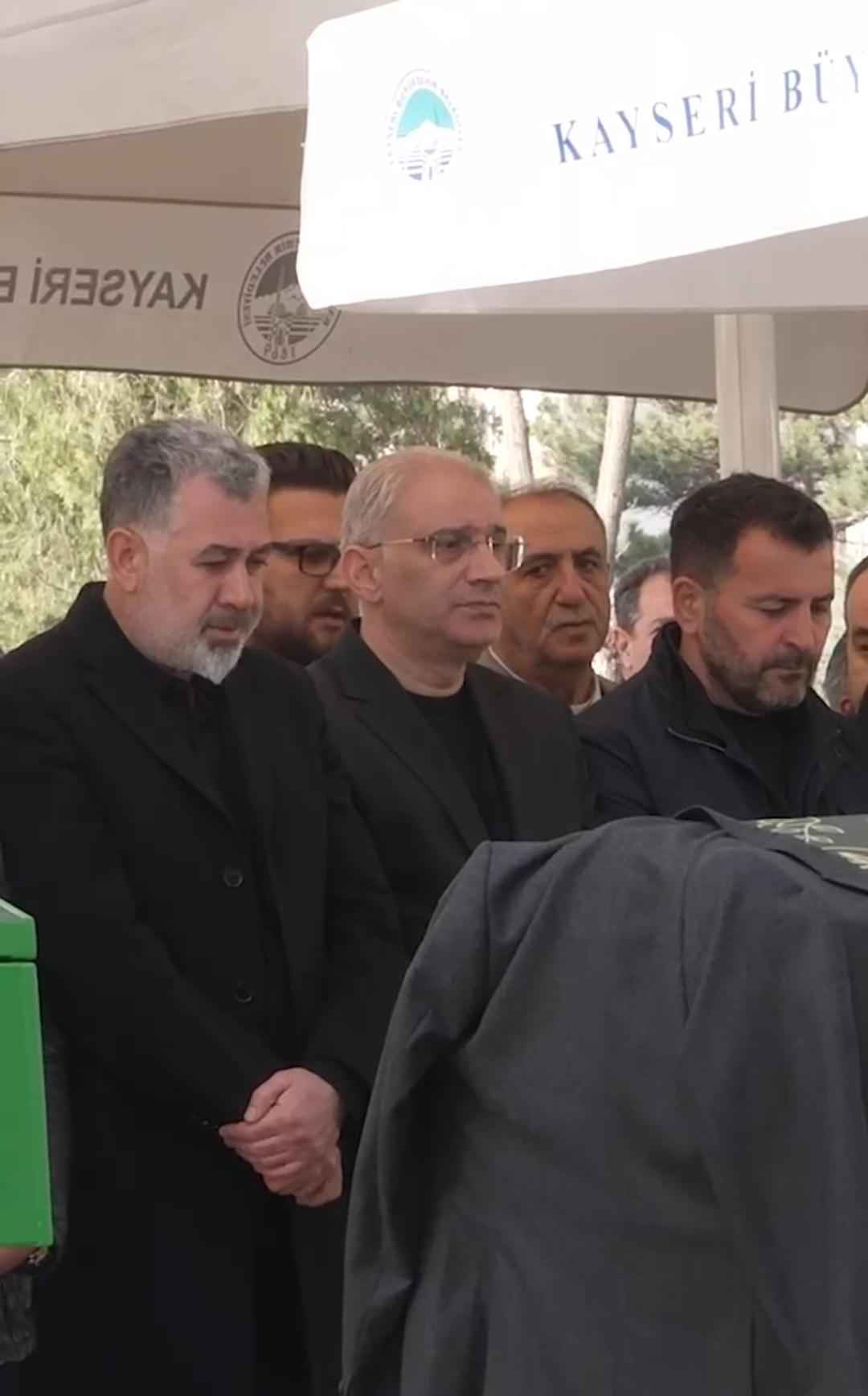 iyi-parti-genel-baskan-basdanismani-sedat-kilinc-bir-suredir-tedavi-goren-babasi-said-kilinci-kaybetti-hulusi-akar-camiinde-duzenlenen-torenle-son-yolculuguna-ugurlanan-merhum-erkilet-bulbulpinari-mezarliginda-dualarla-topraga-verildi