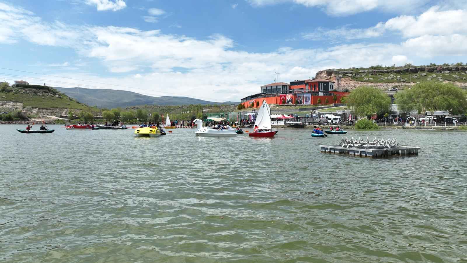 incesu-belediyesi-tarafindan-yapimi-tamamlanan-incesu-marina-su-sporlari-merkezi-duzenlenen-torenle-hizmete-acildi