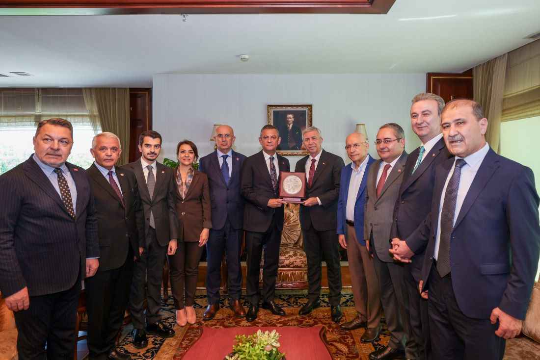 chp-genel-baskani-ozgur-ozel-abb-baskani-mansur-yavasi-abb-merkez-binasinda-ziyaret-etti