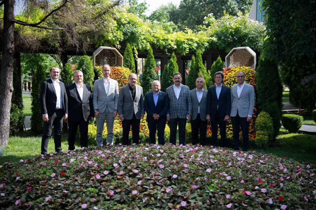 cevre-sehircilik-ve-iklim-degisikligi-bakani-mehmet-ozhaseki-buyuksehir-belediye-baskani-dr-memduh-buyukkilici-makaminda-ziyaret-ederek-kentsel-donusum-projeleri-ile-ilgili-degerlendirme-toplantisi-gerceklestirdi