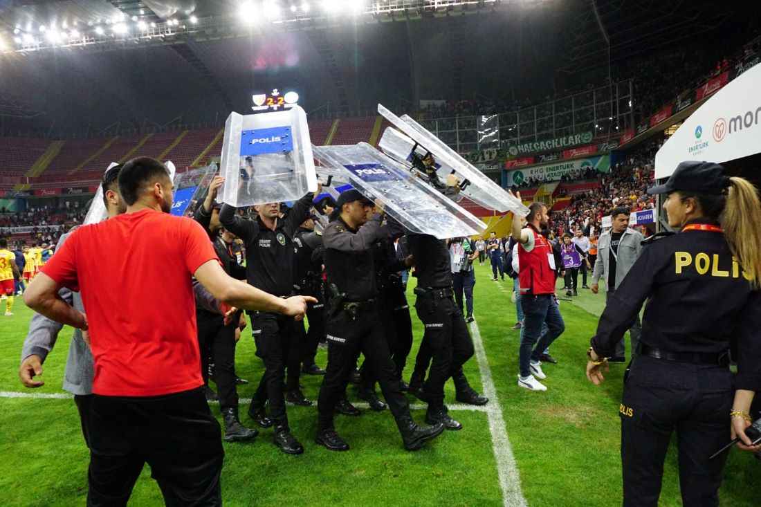tff-profesyonel-disiplin-kurulu-pfdk-tarafindan-sezonun-37inci-hafta-musabakalari-sonucu-pfdk-kararlari-aciklandi-kayserispora-toplamda-638-bin-tl-ceza-kayserispor-baskani-ali-camliya-21-gun-hak-mahrumiyeti-ve-nazona-2-mac-ceza-verildi