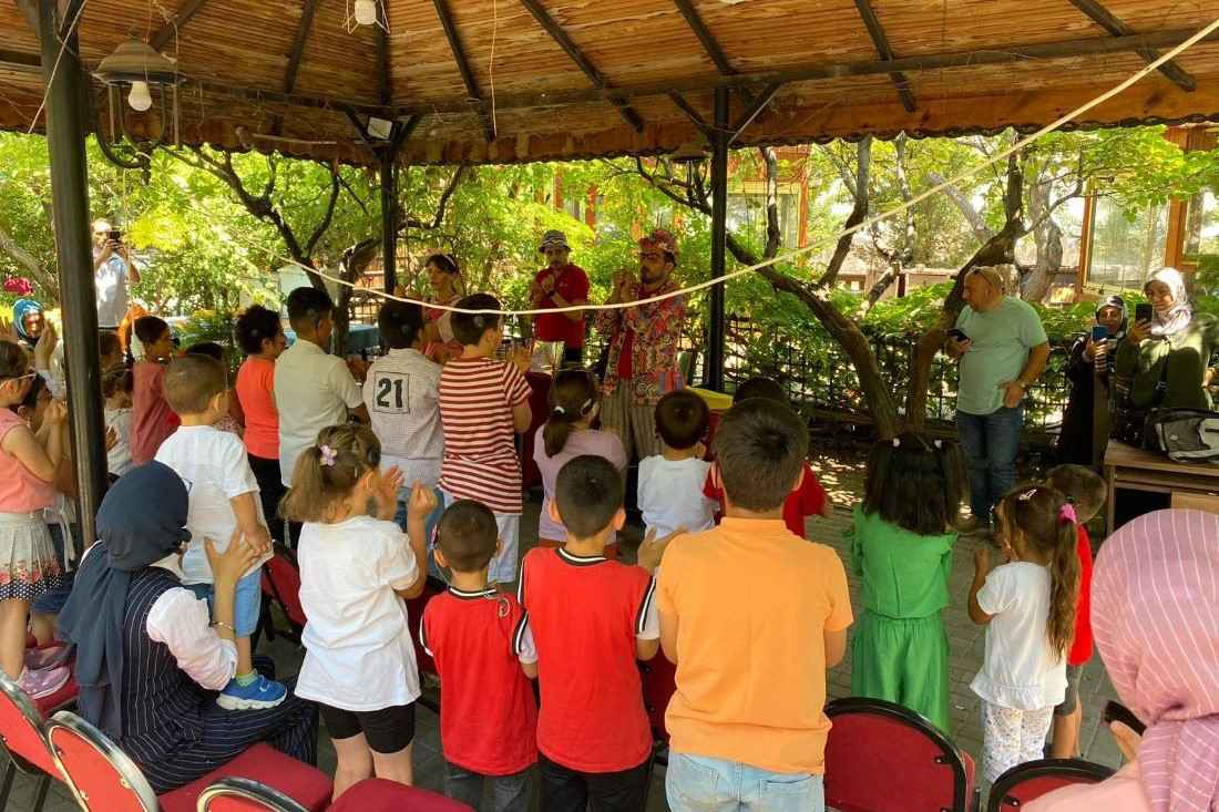biyonik-kulak-ameliyati-olan-hastalar-hekimler-ve-saglik-calisanlari-cumartesi-sabahi-organizasyonunda-bir-araya-geldiler