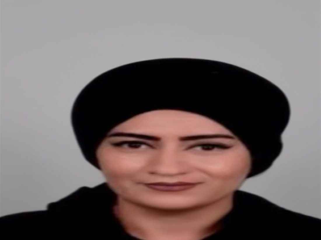 erciyes-universitesi-ogrencileri-pompali-tufekle-oldurulen-arkadaslari-meliha-keskin-icin-fakulte-binasi-onunde-toplandi-siyah-kiyafetler-giyip-pankartlar-acan-ogrenciler-keskinin-hayatini-kaybettigi-alana-gul-ve-karanfiller-birakti