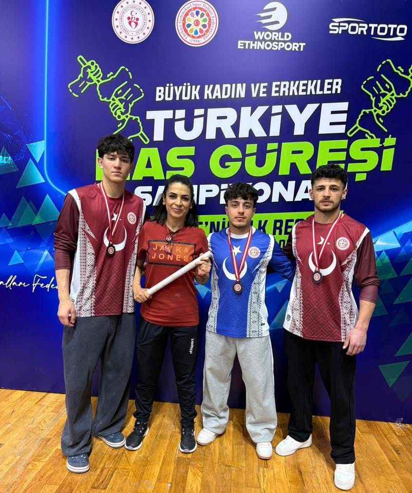 yozgatta-ilk-kez-duzenlenen-buyukler-turkiye-mas-guresi-sampiyonasinda-kayseri-genclik-ve-spor-il-mudurlugu-spor-kulubu-sporculari-3-bronz-madalya-kazandi
