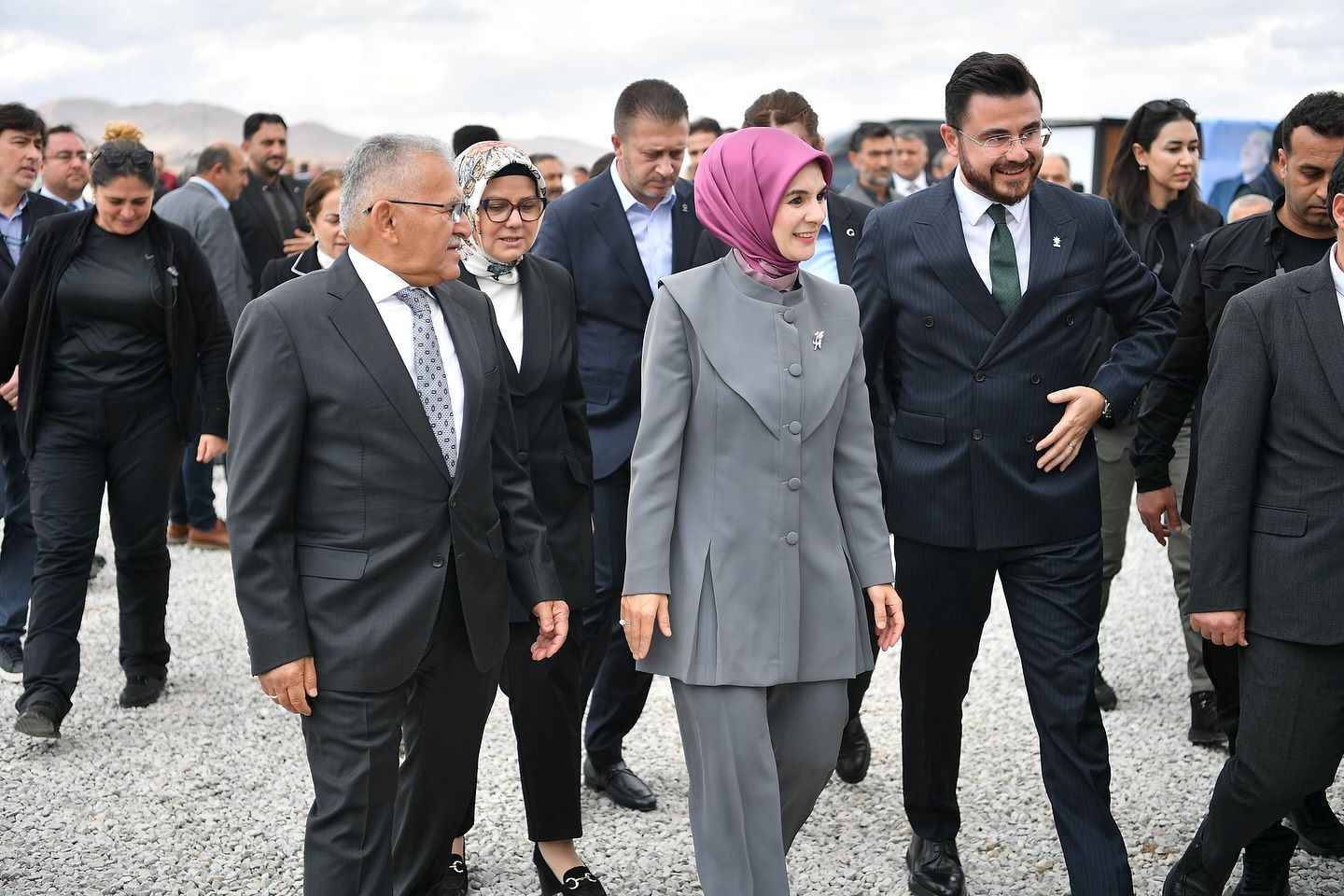 aile-ve-sosyal-hizmetler-bakani-mahinur-ozdemir-goktas-develideki-fatma-turan-aksu-huzurevi-yasli-bakim-ve-rehabilitasyon-merkezi-temel-atma-torenine-katildi