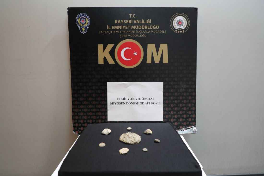 kayseride-tarihi-eser-kacakciligi-yaptigi-tespit-edilen-sahis-10-milyon-yil-oncesine-ait-8-tarihi-eserle-birlikte-yakalandi