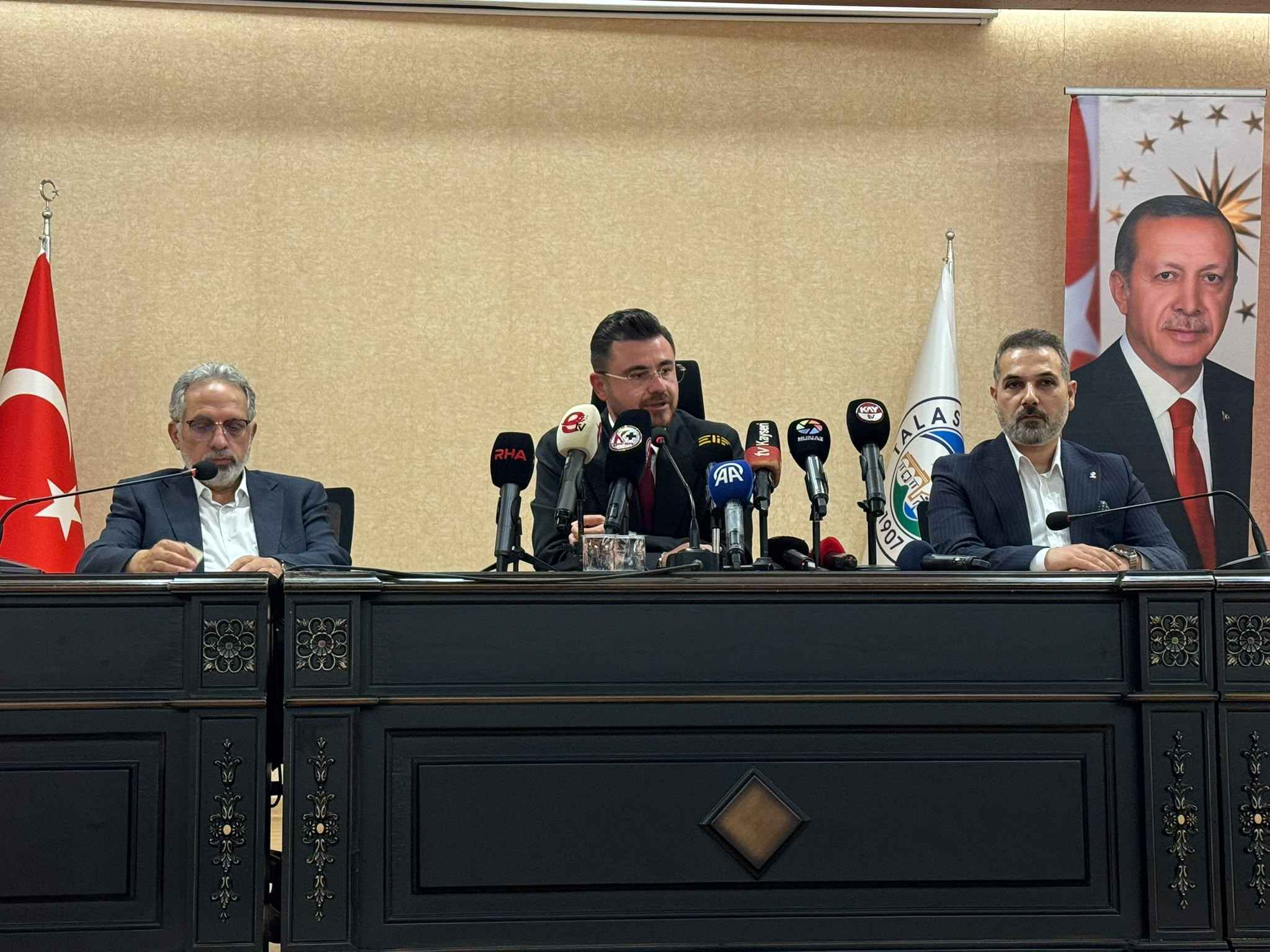 ak-parti-il-baskani-huseyin-okandandan-sert-tepki-chpli-meclis-uyesini-ak-partili-gibi-gosteren-yayinlari-kiniyoruz